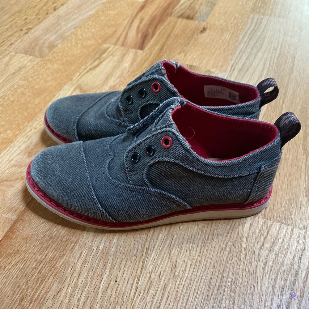 Toms slip on dress shoe